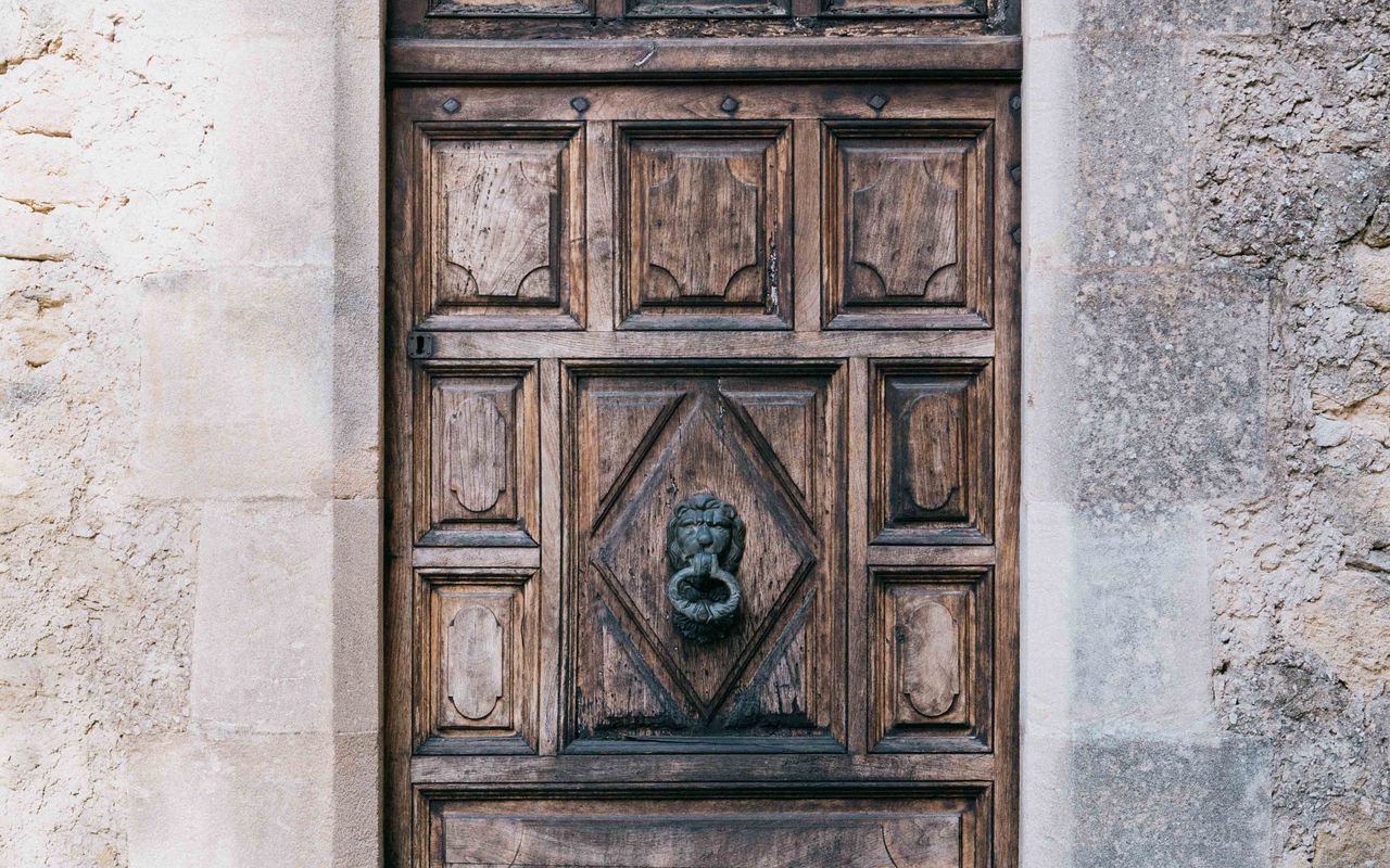 Porte ancienne d'une maison de famille