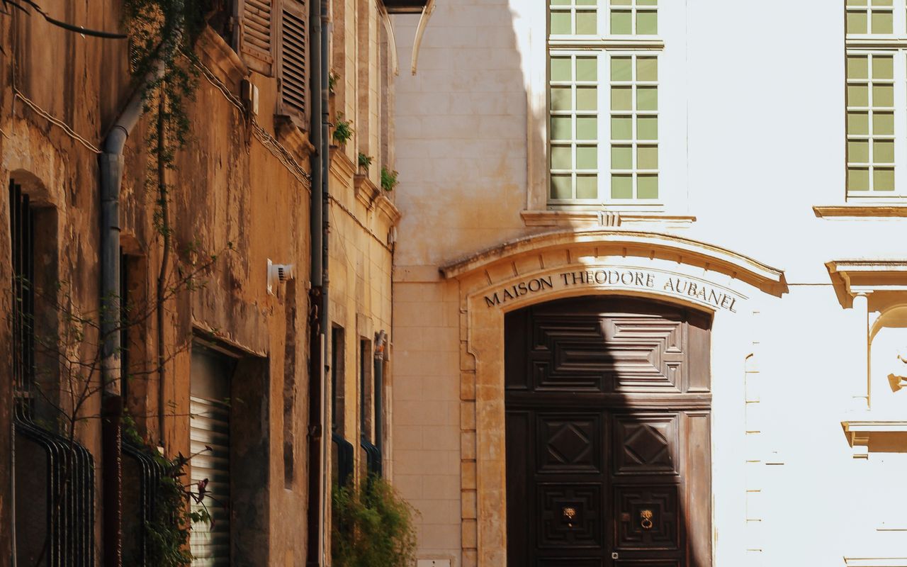 Rue d'Avignon, façades de pierre